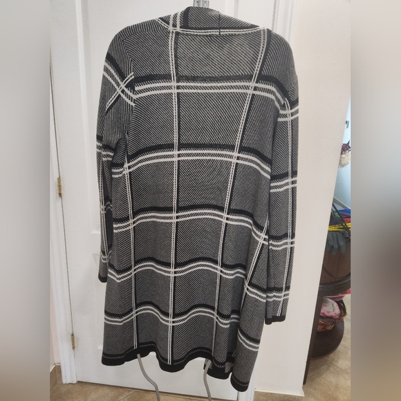 NWOT Long open plaid cardigan - Picture 3 of 10